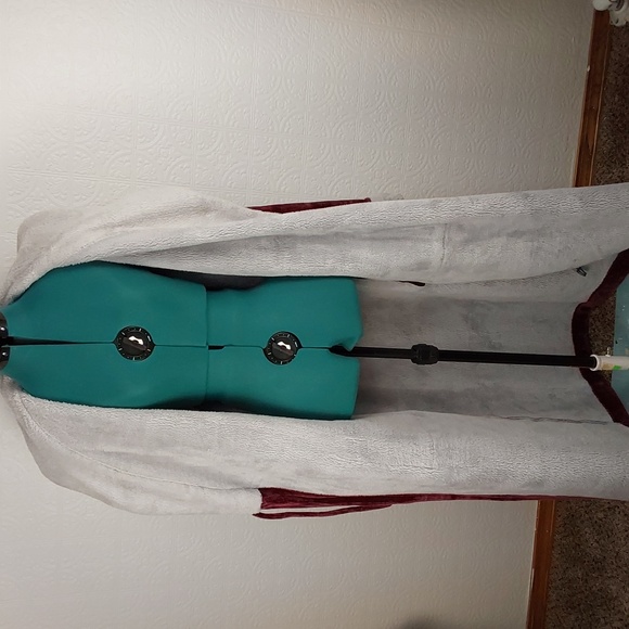 David Archie- DA, Burgandy plush Maxi robe - Picture 5 of 5